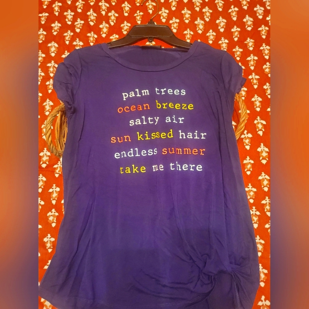 T-SHIRT with fun summer ☀️ things